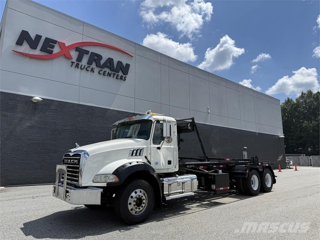 Mack GR64B Egyéb