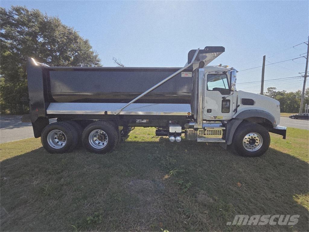 Mack GR64B Billenő teherautók