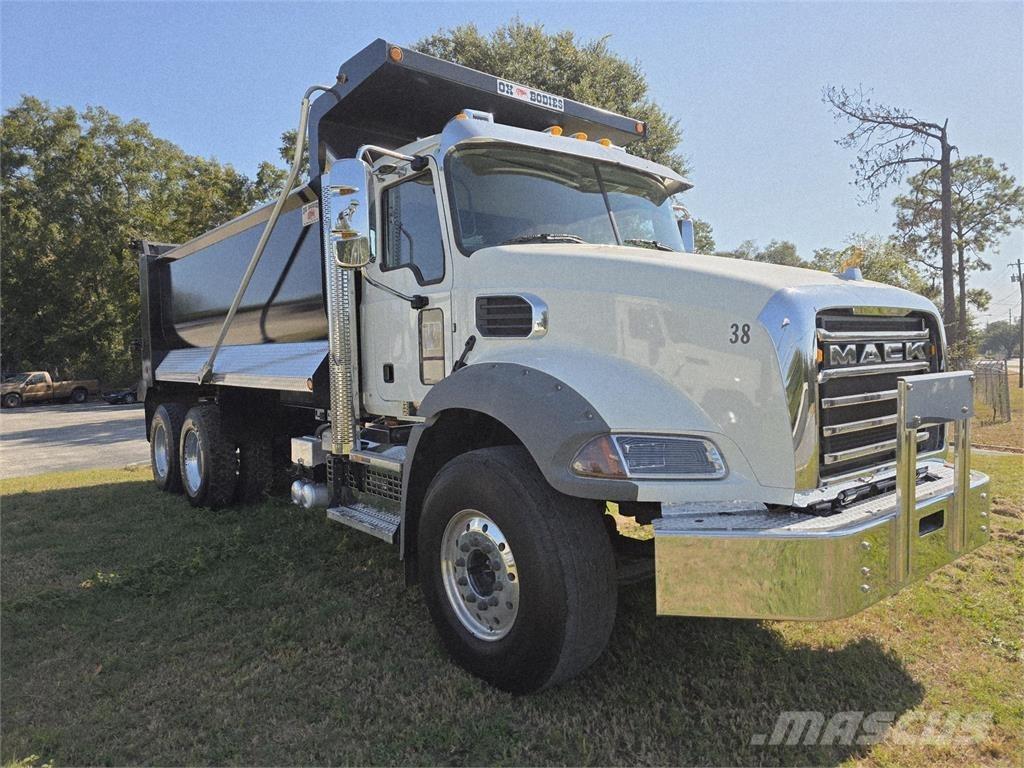 Mack GR64B Billenő teherautók