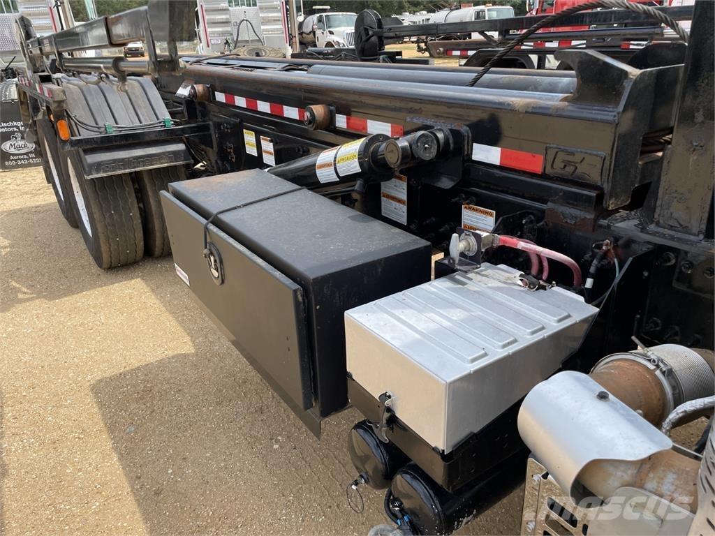 Mack GR64B Egyéb