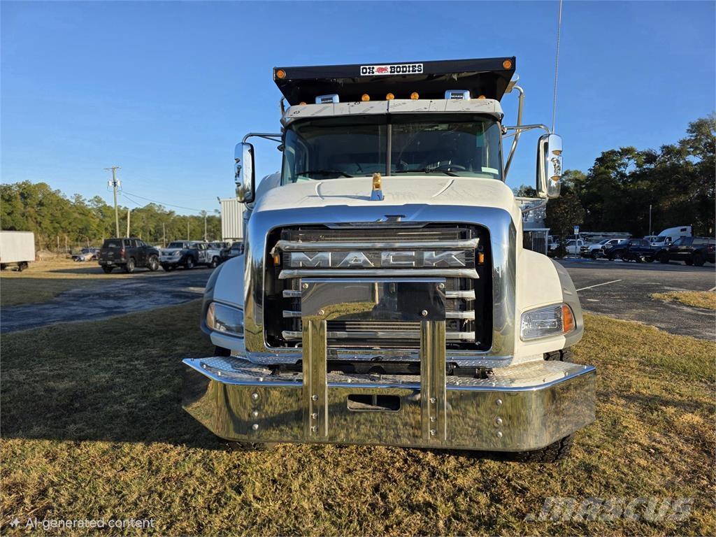 Mack GR64B Billenő teherautók