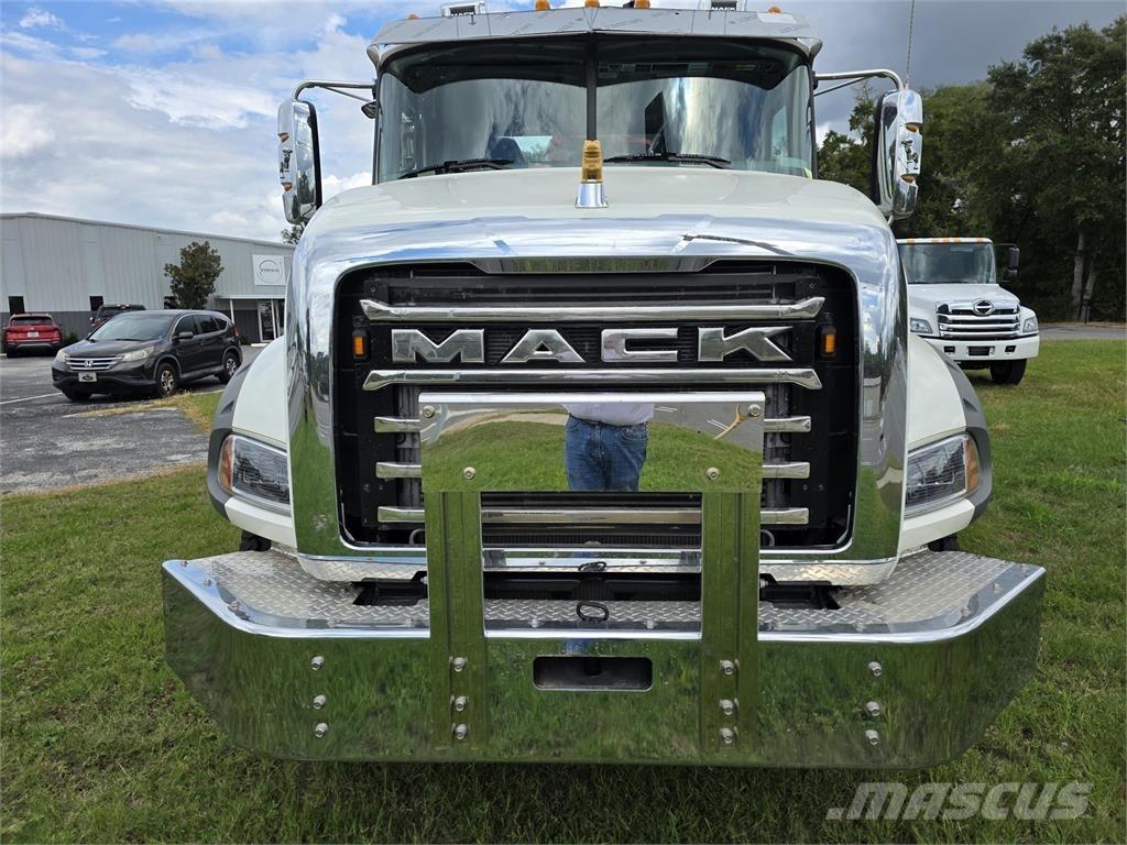 Mack GR64BR Billenő teherautók