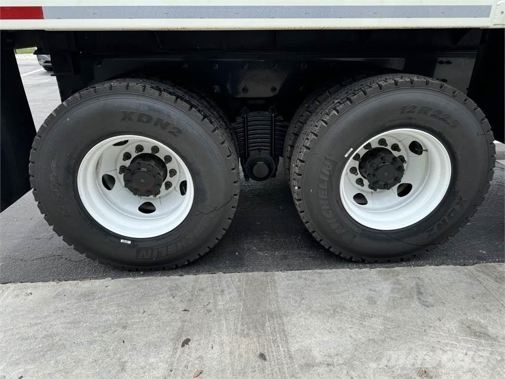 Mack GR64BRX Billenő teherautók