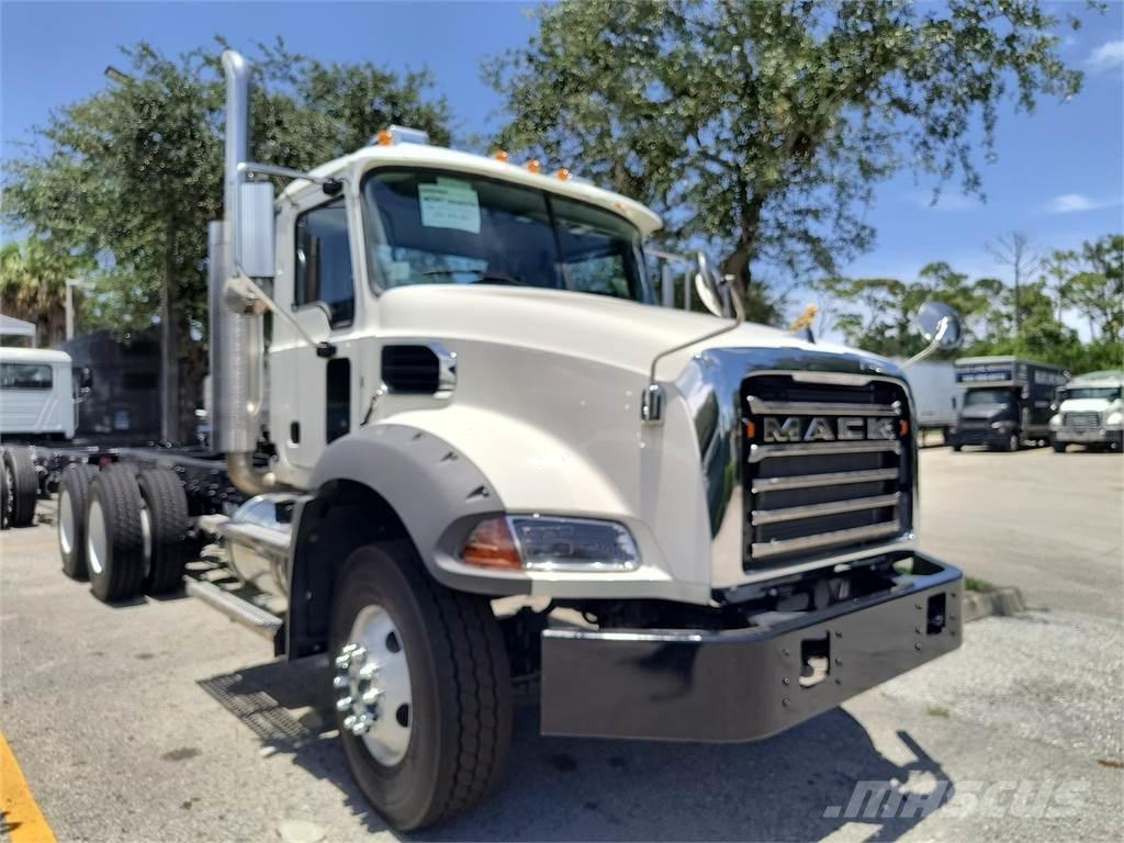 Mack GR64BX Betonkeverők/Betonpumpák