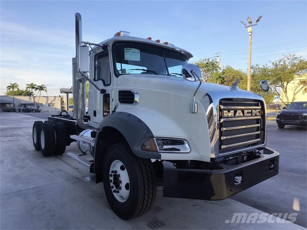 Mack GR64BX Billenő teherautók