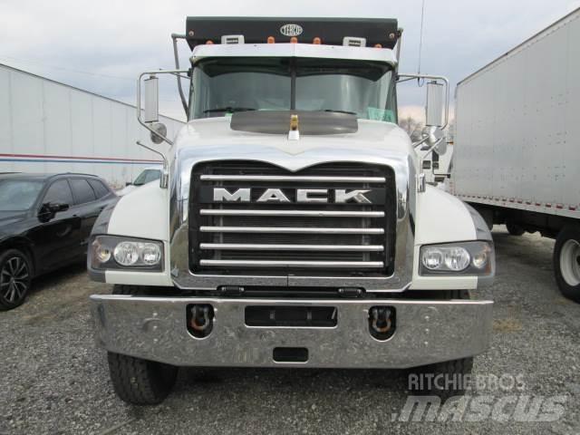 Mack GR64F Billenő teherautók