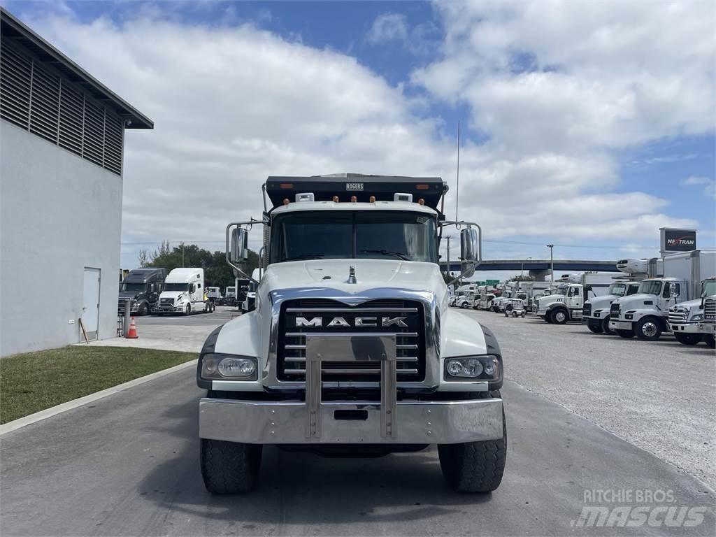 Mack GR64F Billenő teherautók