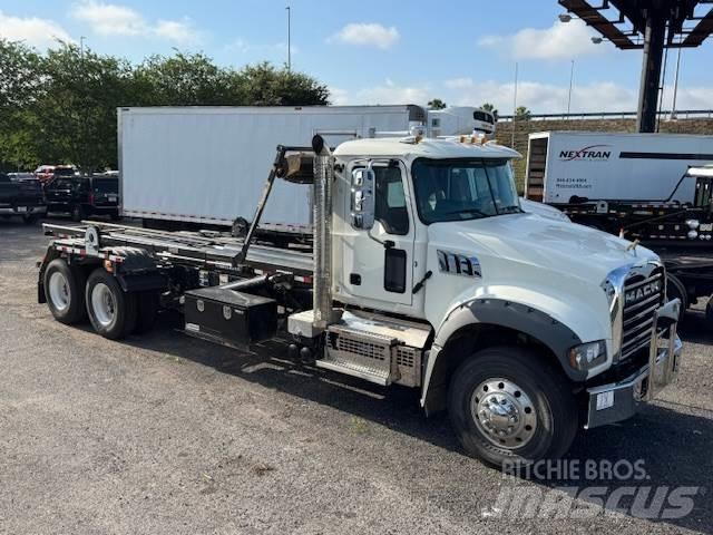 Mack GR64F Egyéb