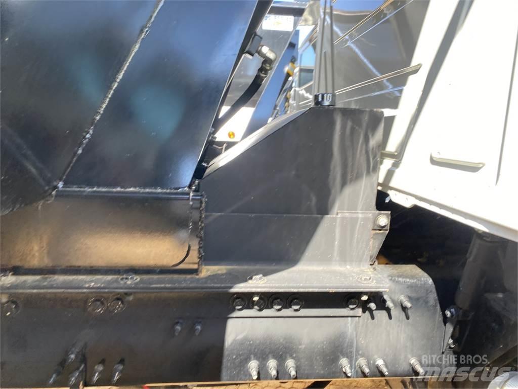 Mack GR64F Billenő teherautók