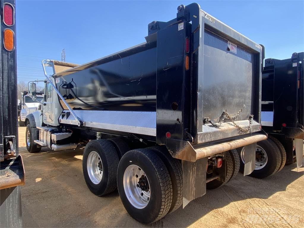 Mack GR64F Billenő teherautók
