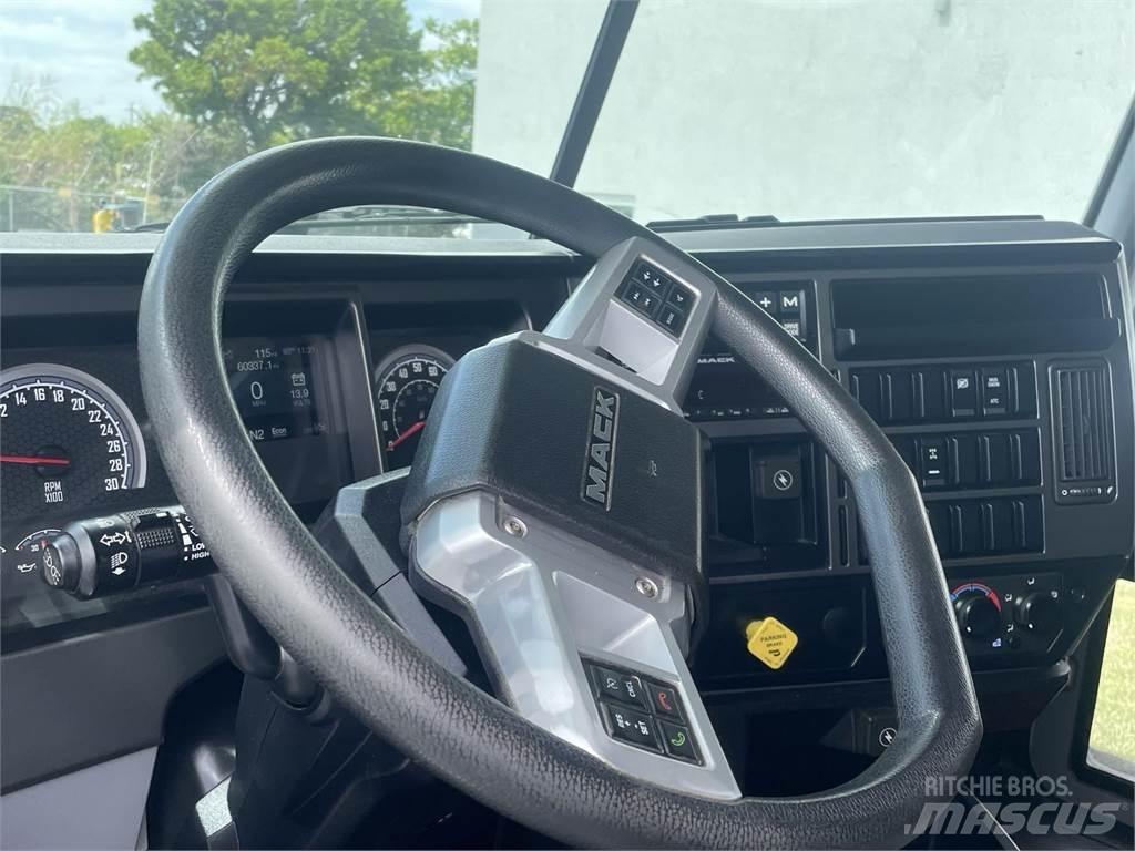 Mack GR64F Billenő teherautók