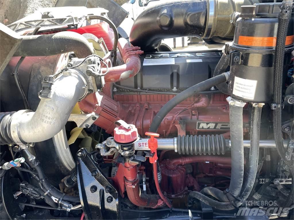 Mack GR64F Horgos rakodó teherautók
