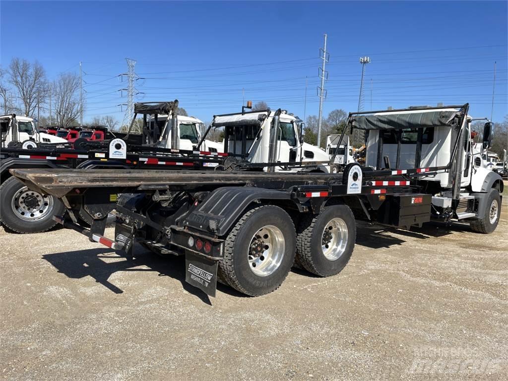 Mack GR64F Horgos rakodó teherautók