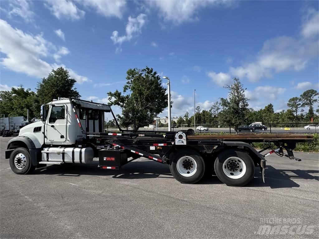 Mack GR64F Egyéb