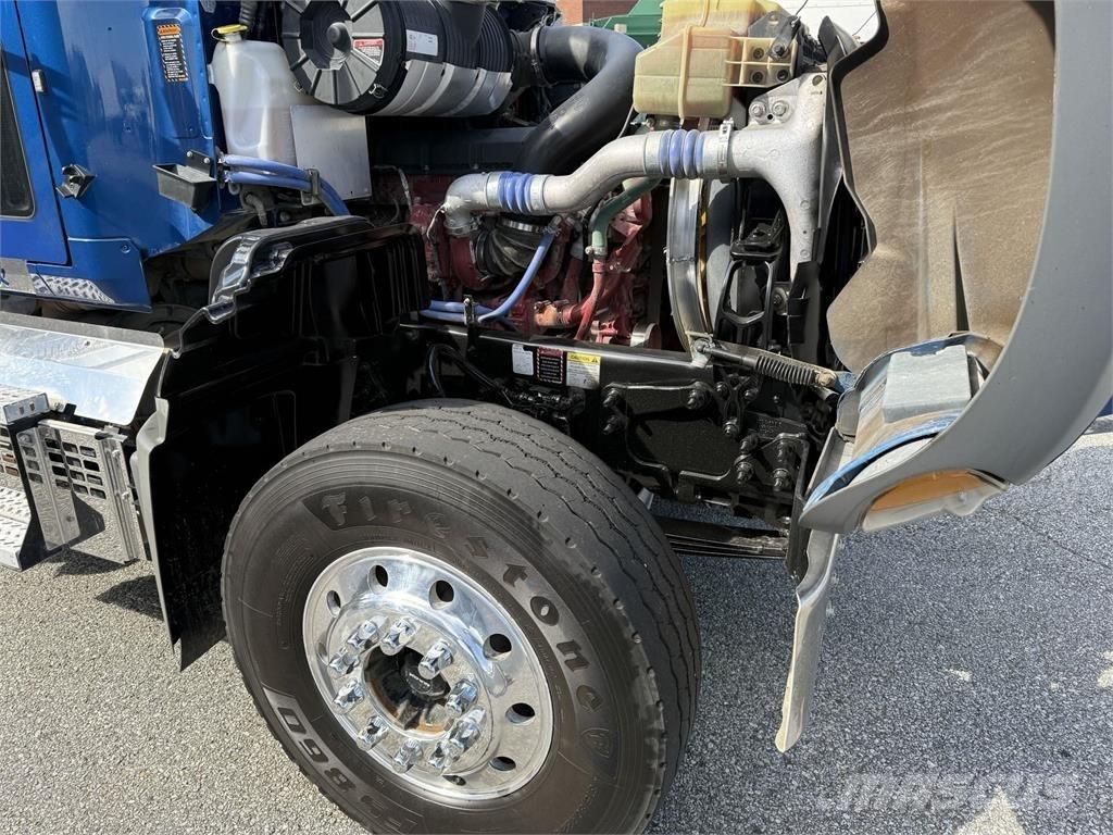 Mack GR64F Billenő teherautók
