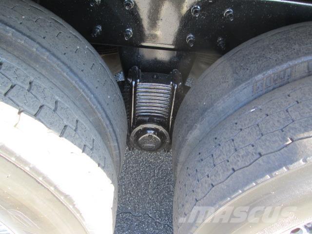 Mack GR64F Billenő teherautók