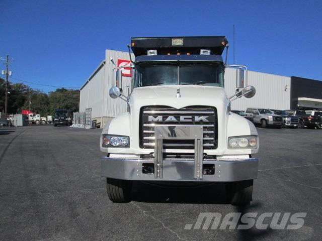 Mack GR64F Billenő teherautók