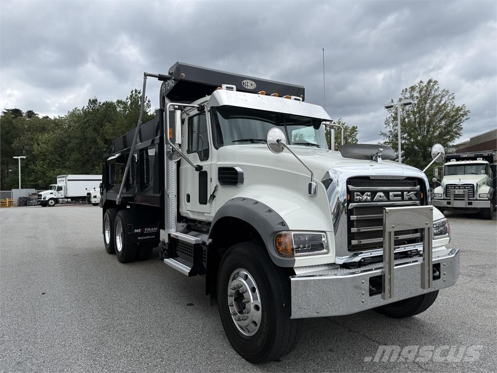 Mack GR64F Billenő teherautók