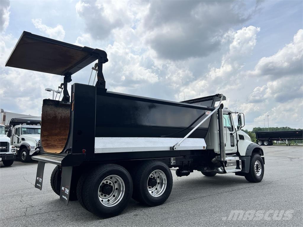 Mack GR64FR Billenő teherautók