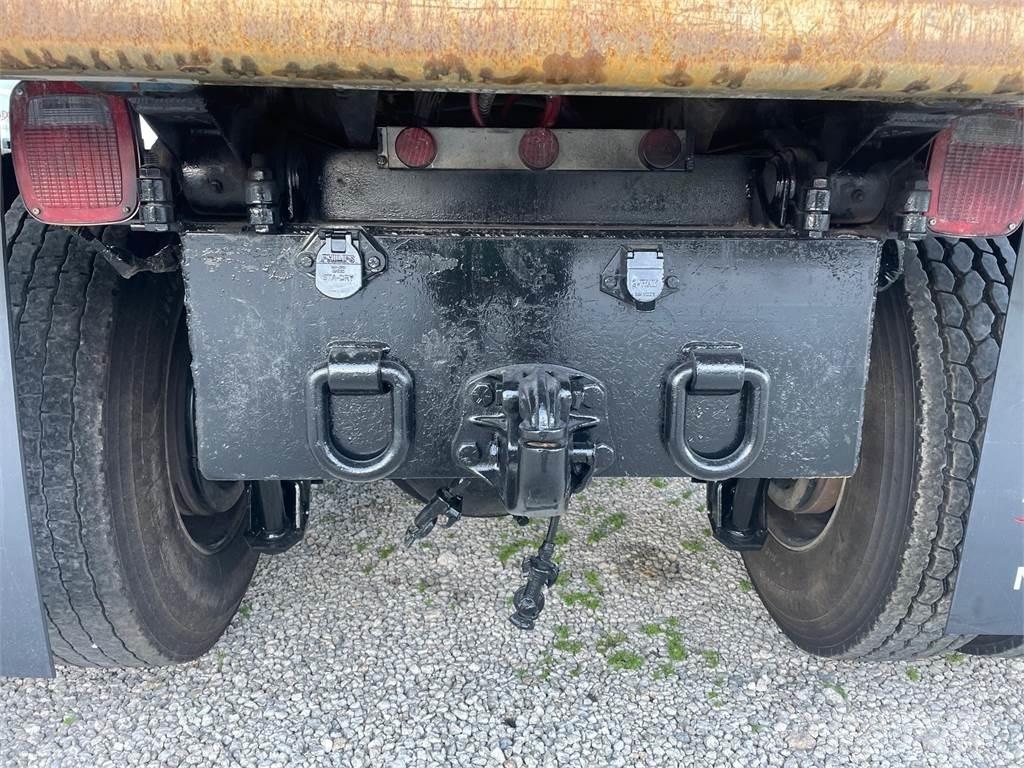Mack GR64FR Billenő teherautók