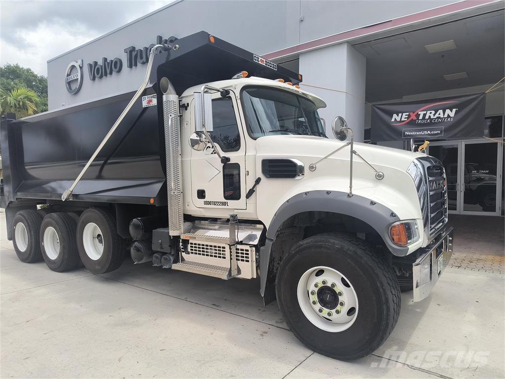 Mack GR64FR Billenő teherautók