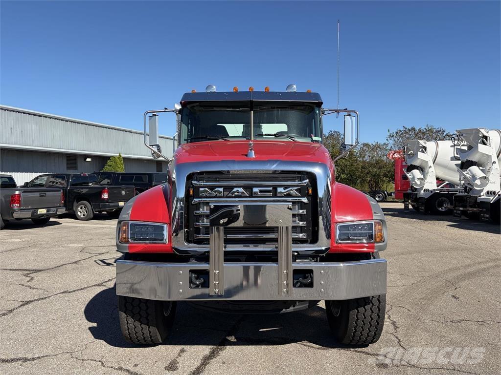 Mack GR64FR Betonkeverők/Betonpumpák