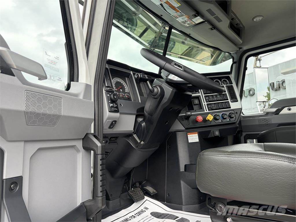 Mack GR64FT Nyergesvontatók