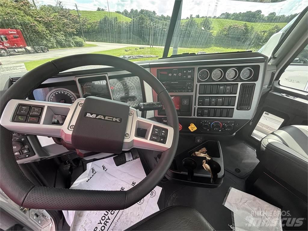 Mack GR64FT Nyergesvontatók
