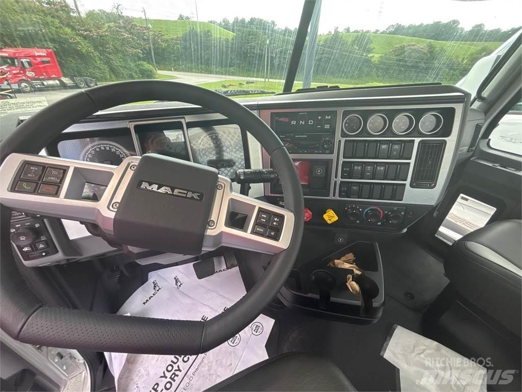 Mack GR64FT Nyergesvontatók