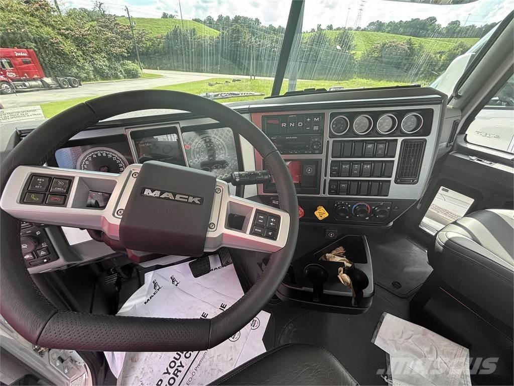 Mack GR64FT Nyergesvontatók