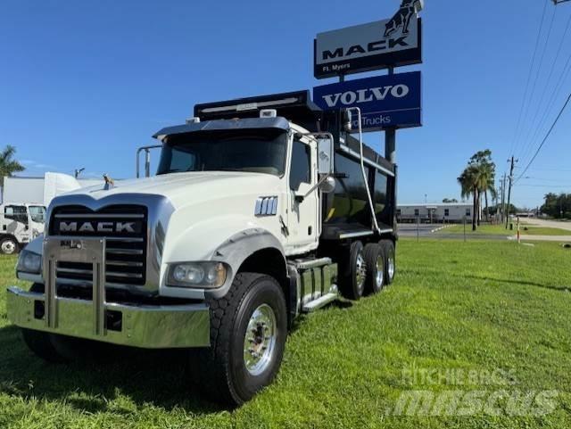 Mack GU713 Nyergesvontatók