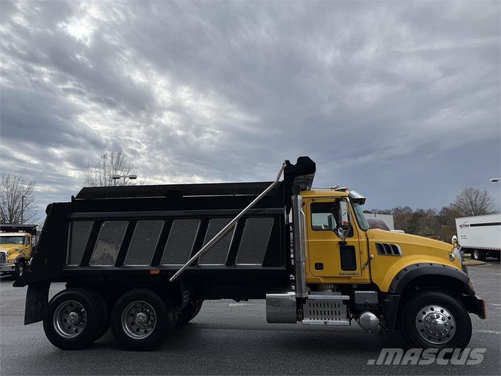 Mack GU713 Billenő teherautók