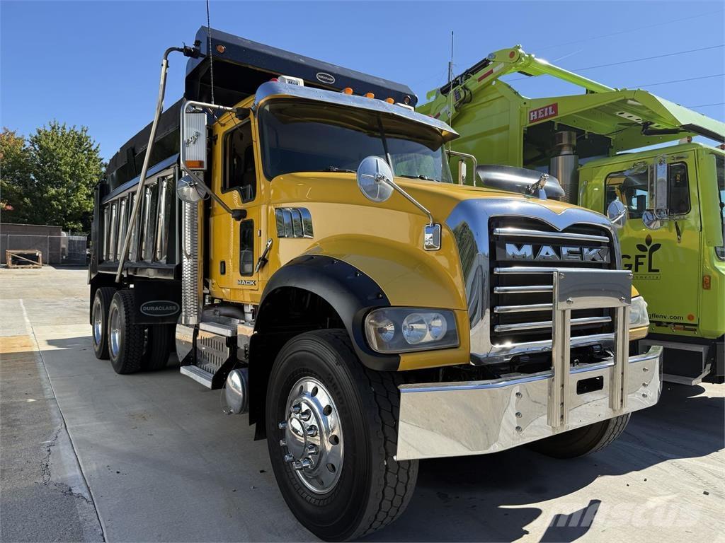 Mack GU713 Billenő teherautók
