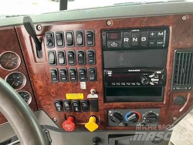 Mack GU800 Fülkés alváz