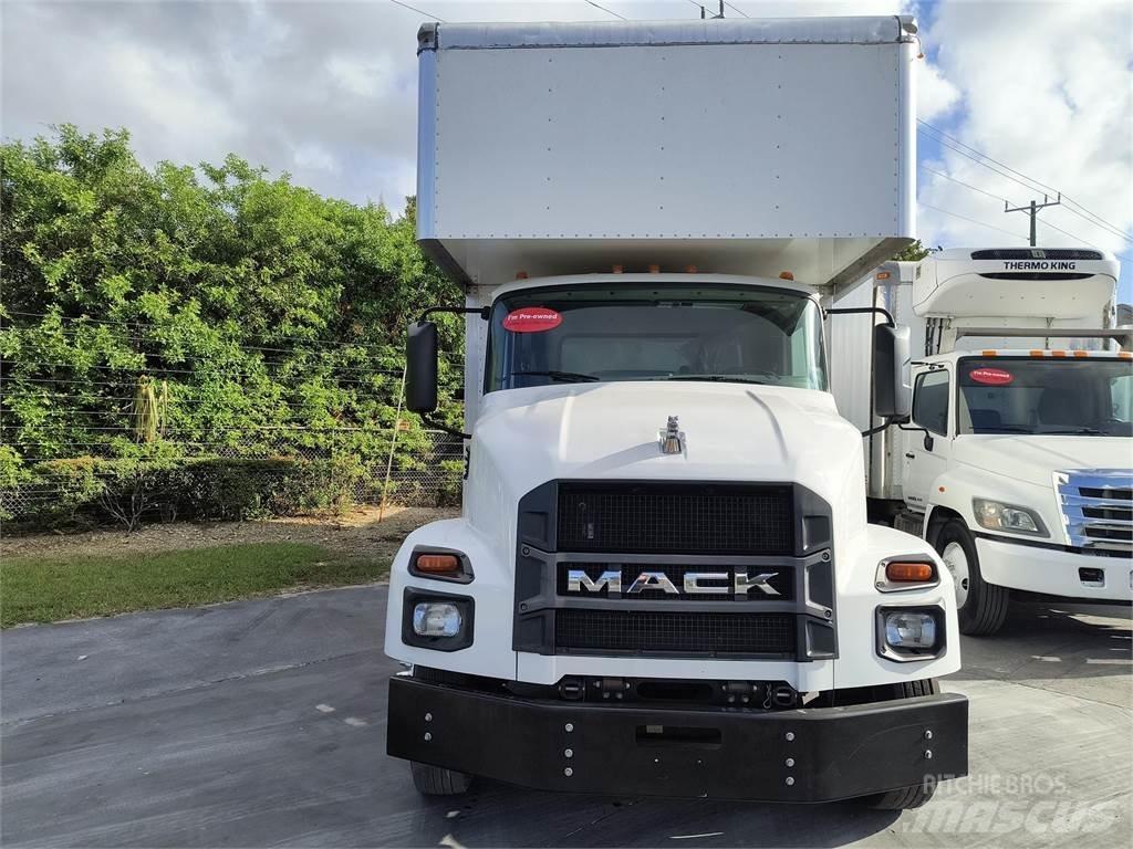 Mack MD6 Dobozos teherautók