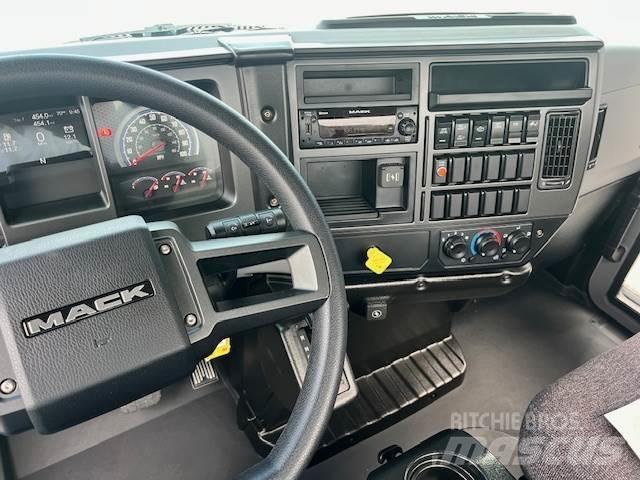 Mack MD6 42R Fülkés alváz