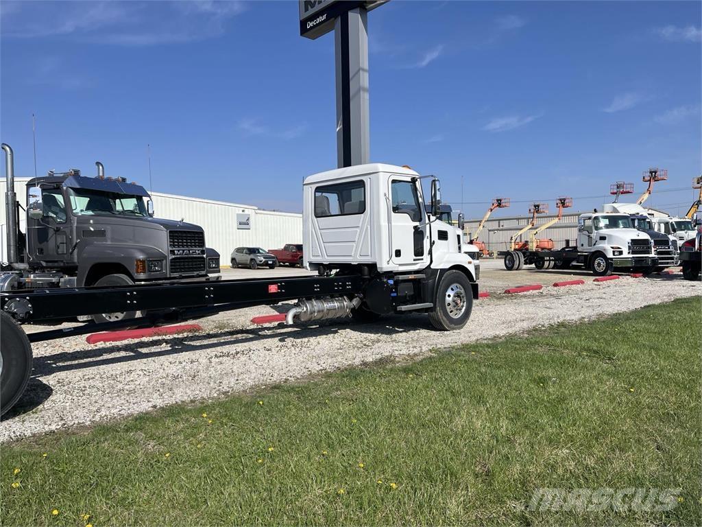 Mack MD6 42R Fülkés alváz