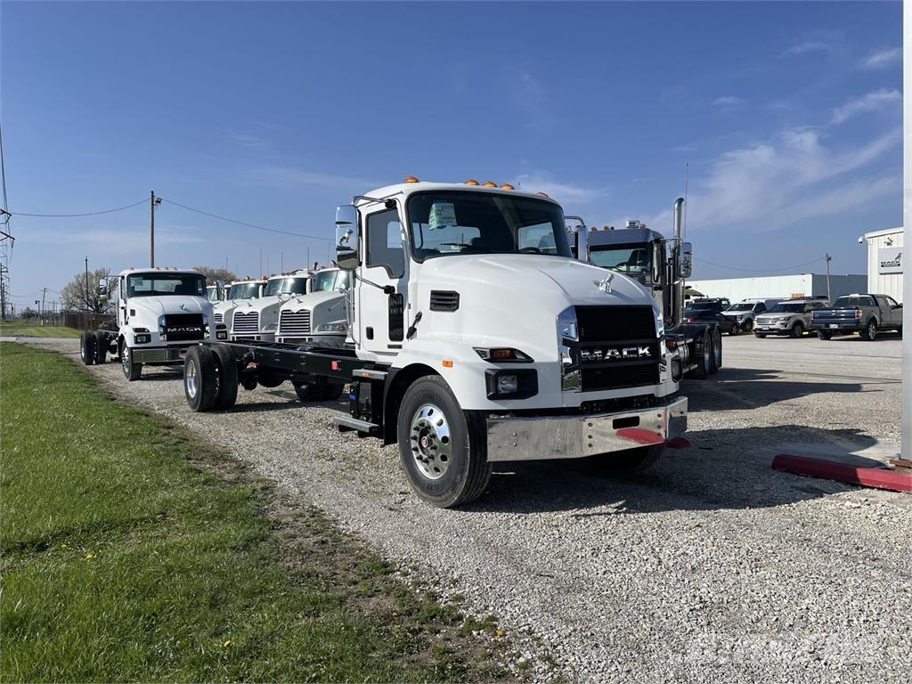 Mack MD6 42R Fülkés alváz
