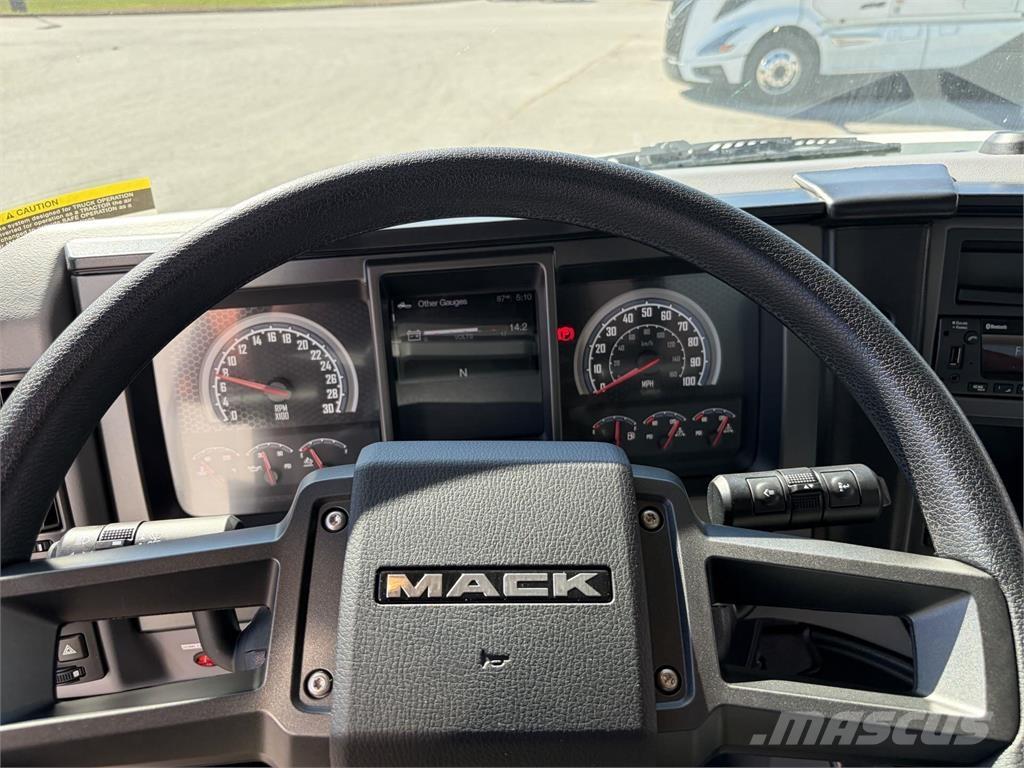 Mack MD6 42R Dobozos teherautók