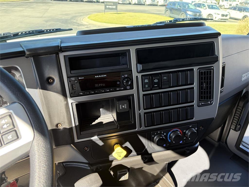 Mack MD6 42R Dobozos teherautók