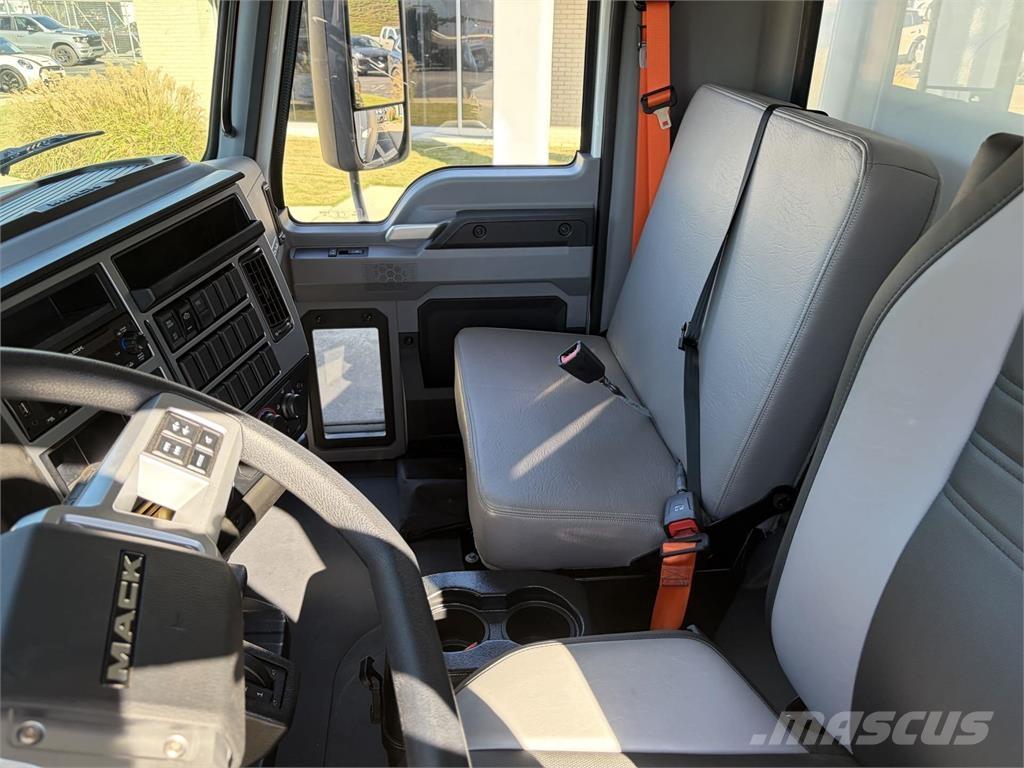 Mack MD6 42R Dobozos teherautók