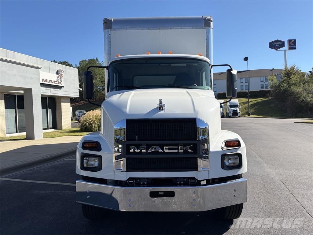 Mack MD6 42R Dobozos teherautók