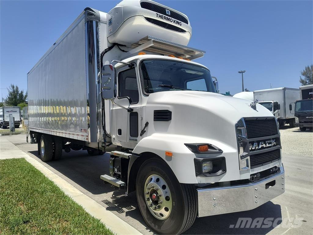 Mack MD6 42R Dobozos teherautók