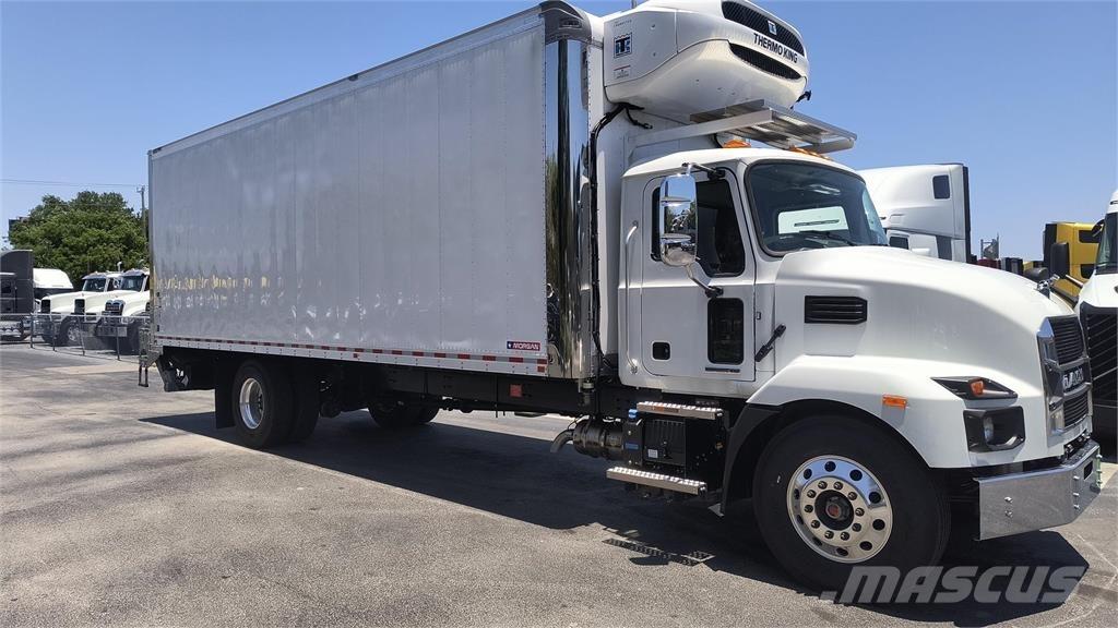Mack MD6 42R Dobozos teherautók