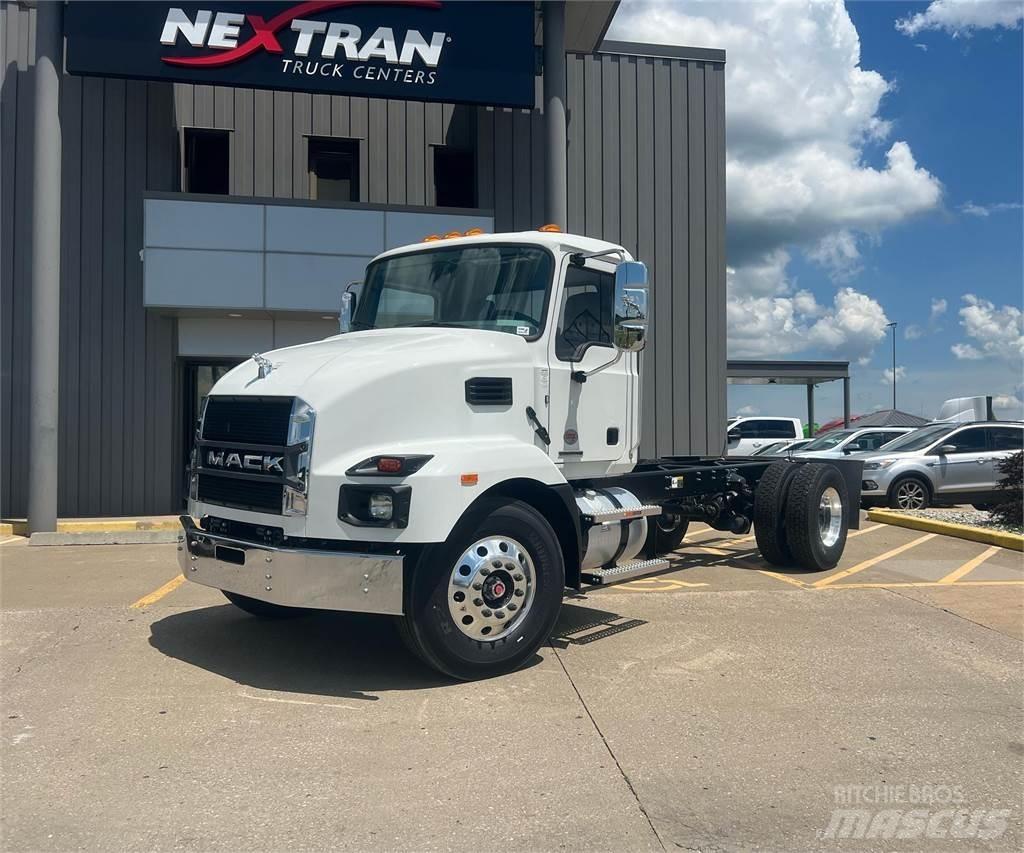 Mack MD642 Fülkés alváz