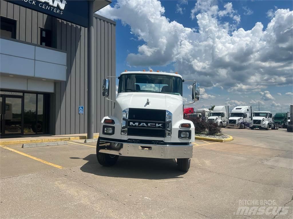 Mack MD642 Fülkés alváz