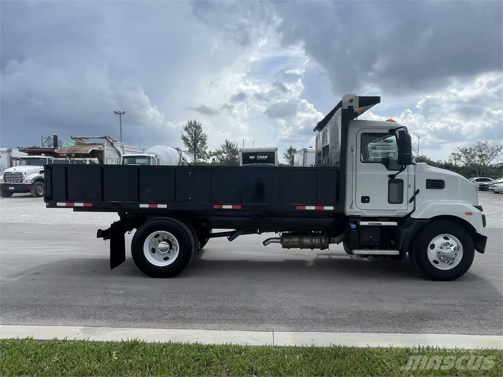 Mack MD642 Fülkés alváz