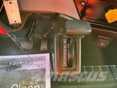 Mack MD642 Dobozos teherautók