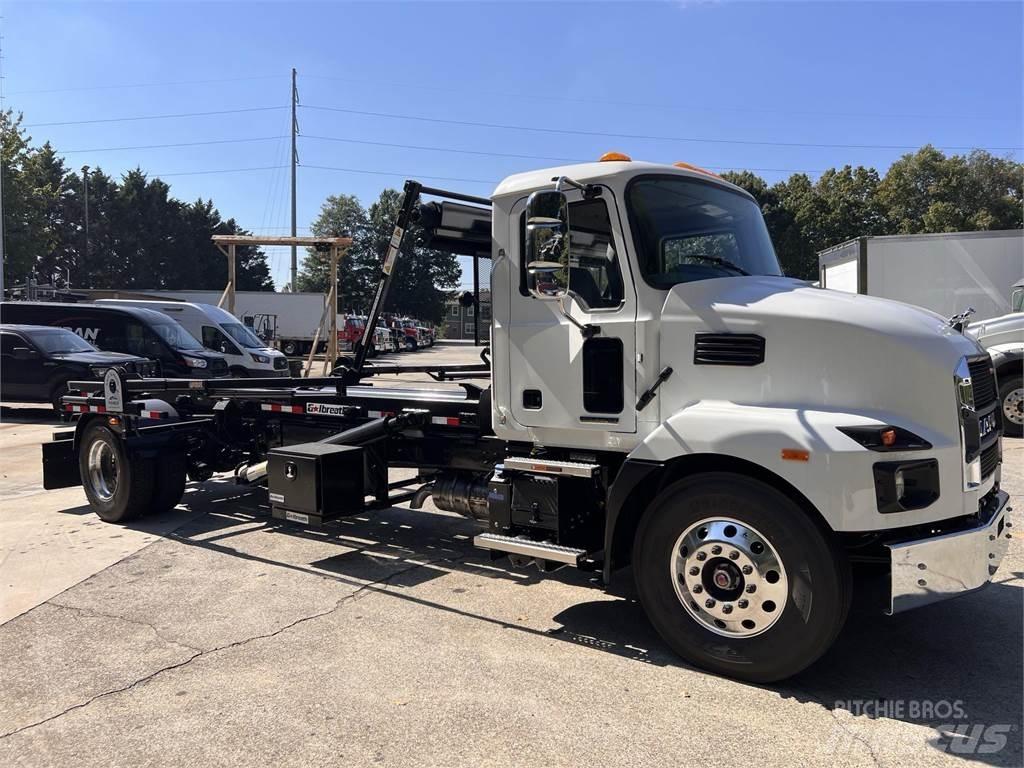Mack MD7 42R Fülkés alváz