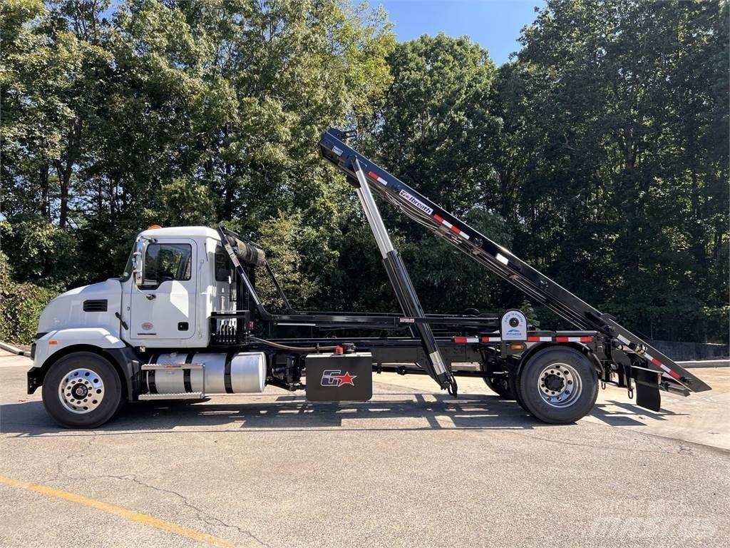 Mack MD7 42R Fülkés alváz